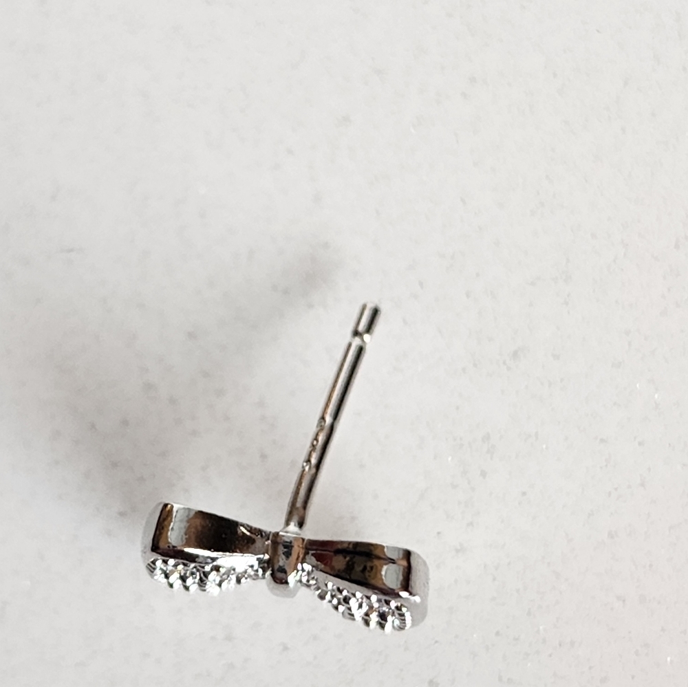925 Sterling Bow Simulated diamonds Beautiful Stud Earrings - Picture 3 of 5